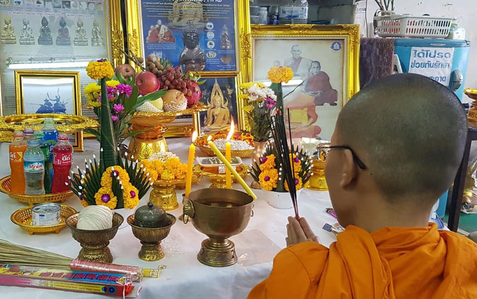 พระนางพญา(มนต์พระกาฬ) หลังพระสีวลี ปัดผงเงิน เนื้อผง ปี2562