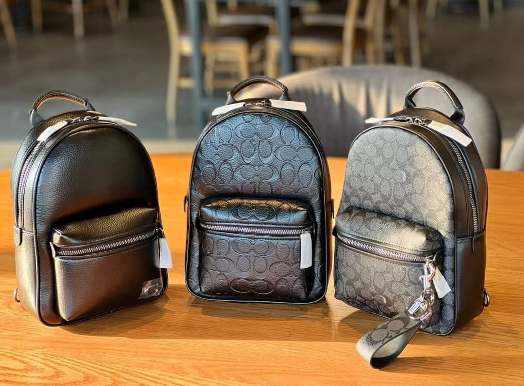 COACH CHARTER PACK LEATHER (แอดไลน์ก่อนสั่งซื้อ)