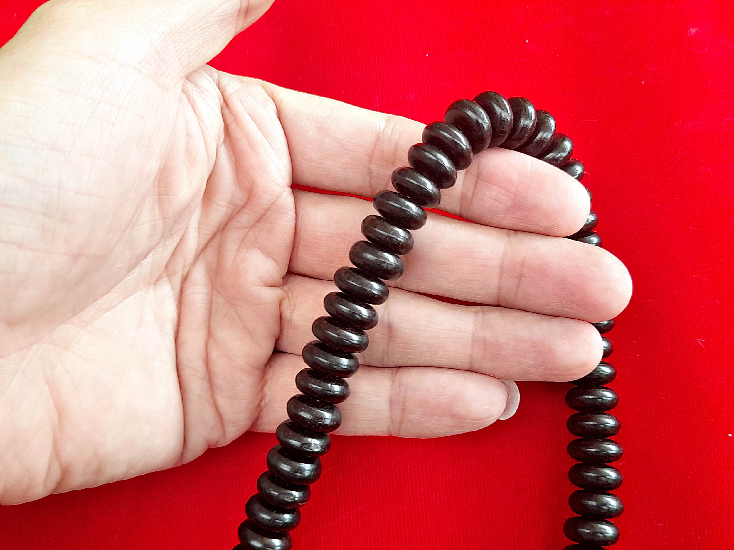 ประคำ 108 เม็ด (เม็ดวงรี) เนื้อแก่นไม้มะขามโปร่งฟ้า ยืนต้นตายพราย (ตายเองโดยแบบธรรมชาติ อายุ ไม่ต่ำกว่า300ปี) #รับประกันแท้ #รับประกันแท้