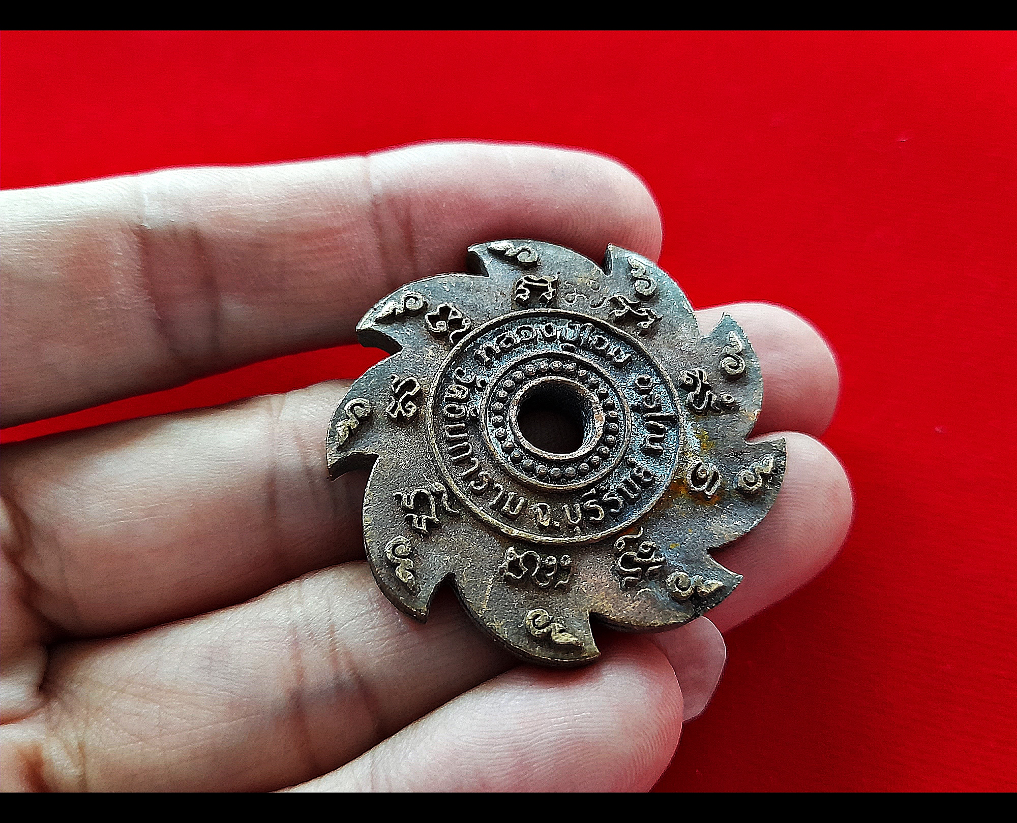 กงจักรนารายณ์ เนื้อโลหะมหาชนวน (ขนาด4ซ.ม) ปี2564 (สร้างน้อย 318วง) #รับประกันแท้ - หลวงปู่โฉม วัดอัมภาราม จ.บุรีรัมย์