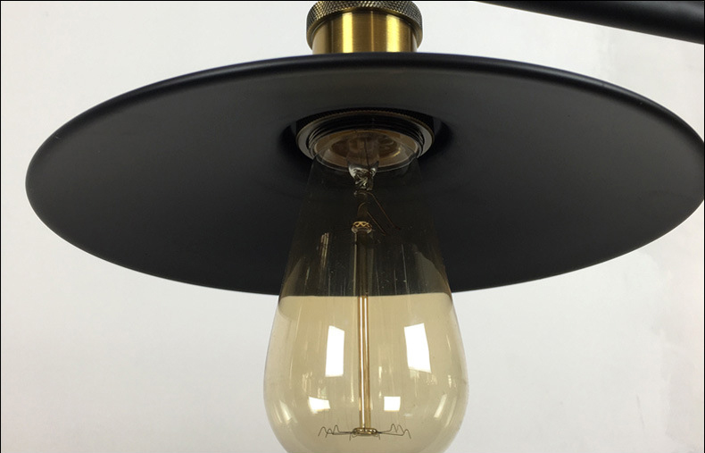 โคมไฟแขวนเพดานลูกรอกแบบย้อนยุควินเทจ 3 หัวสีดำ [Model 5049]