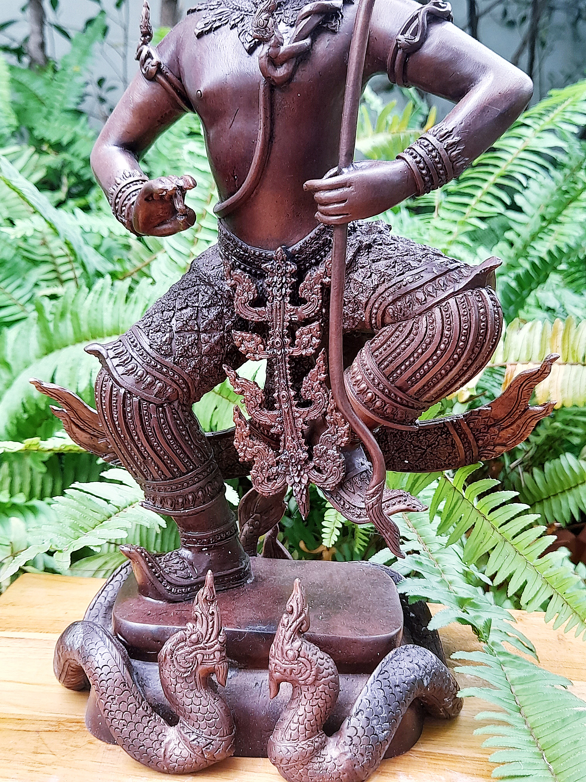 รูปหล่อ ท้าววิรูปักษ์ (อาวุธประจำกาย คันศรพญานาค+สังวารพญานาค ) ยืนประทับพญานาค (ผู้ปกครองและเป็นใหญ่ในเหล่าพญานาค มีบริวารเป็นเหล่าพญานาค) - (เทวดาระดับสูงชั้นจาตุมหาราชิกา มีตำแหน่งเป็น1ใน4 ของท้าวมหาราช) เนื้อทองเหลือง ผิวน้ำตาลเข้ม (ขนาดใหญ่ตั้งบูชา ส