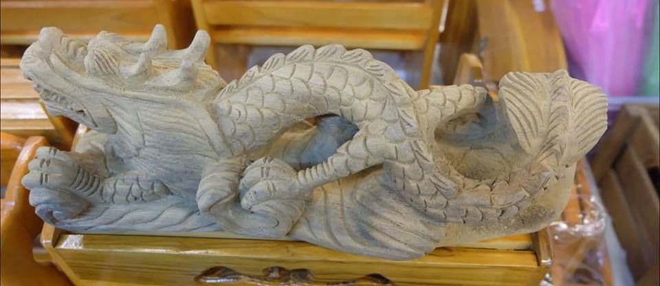 มังกร แกะจากไม้สักธรรมชาติ (ยาว14นิ้ว)