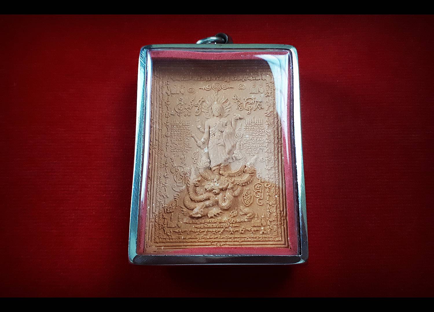 เหรียญ อาจารย์หม่อม นิรนามไตรภูมิ(หน้าอาจารย์ตอนท่านบวช) หลัง ท้าวมหาพรหมชินบัญชร (สีส้ม เนื้อผงฝั่งเหล็กไหล มวลสาร เกศา สมิงเหล็กไหล ผงอื่นๆ)