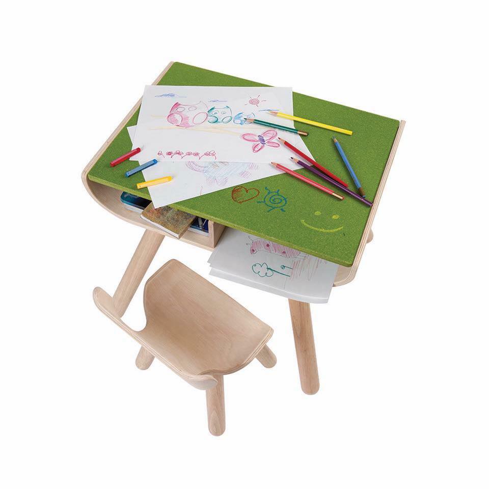 ชุดโต๊ะและเก้าอี้เอนกประสงค์จากไม้ปลอดสารพิษ PlanToys Table & Chair Set
