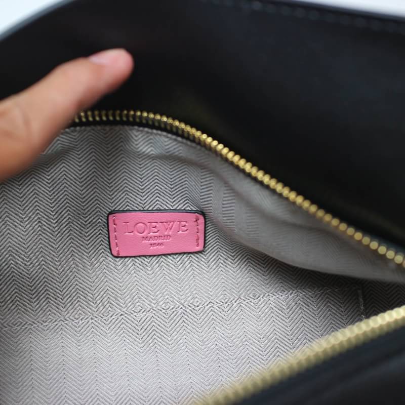 กระเป๋า loe puzzle bag 12 นิ้ว สีชมพู ขาว แดง