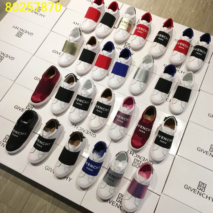 given men แบบอีกเยอะกดดูด้านในค่ะ size 38-44 ,45-46 มีบางแบบ
