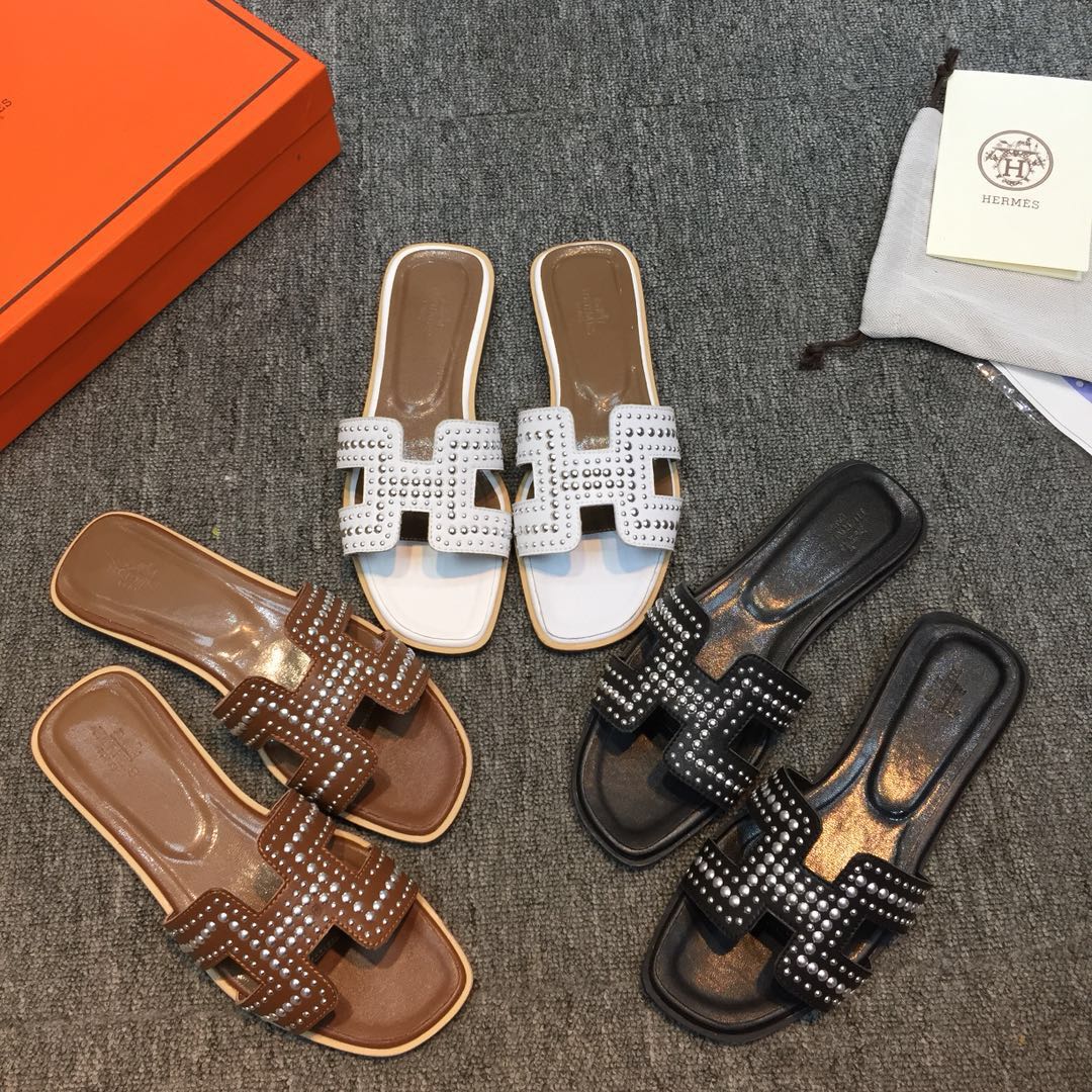รองเท้าแตะ hm oran heel sandal หมุด สอบถามไซส์ได้ค่ะสต็อคของเปลี่ยนตลอด