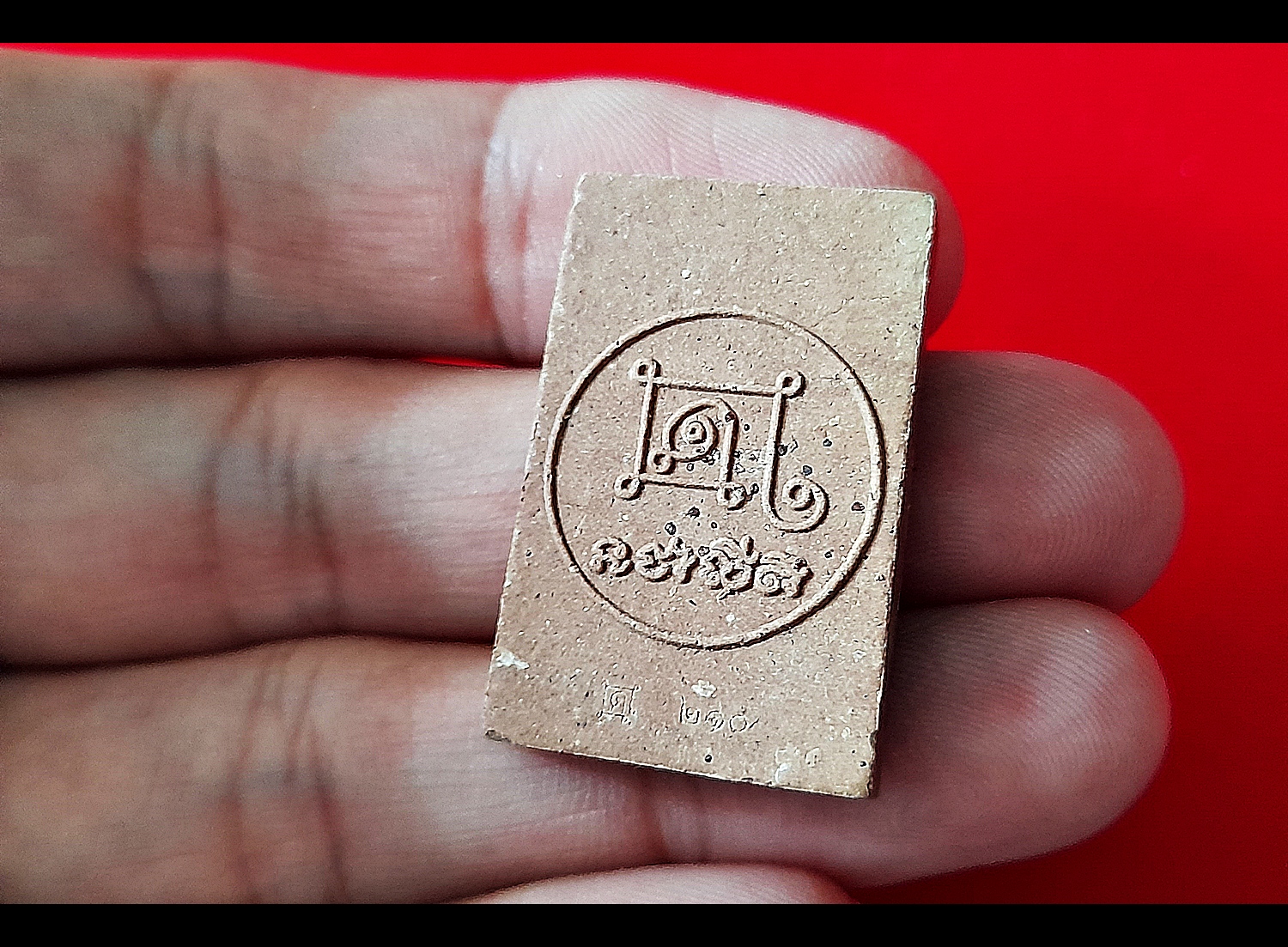 พระสมเด็จหลวงพ่อโตในวิหาร เนื้อผงชนวนมวลสารเก่าหลวงพ่อกวย รุ่นแรงครู ปี2560 หลวงพ่อกวย วัดโฆสิตาราม(วัดบ้านแค) จ.ชัยนาท ปี2563 - (ขนาด 5x7นิ้ว จีวรส้ม ด้านหน้ายันต์ครู ยันต์นะปัดตลอด ด้านหลังยันต์มงกุฎพระพุทธเจ้าหนุนดวง) ปี2563 #ปลุกเสกที่วัดโฆสิตาราม #รั