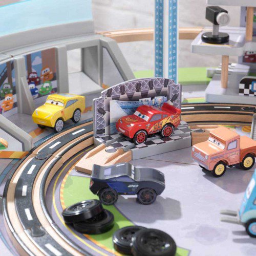 โต๊ะกิจกรรมพร้อมเมืองจำลอง KidKraft Disney Cars 3 Florida Racetrack Set & Table