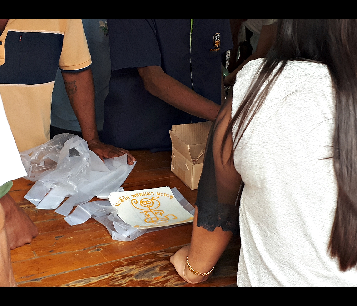 สติ๊กเกอร์ ยันต์ครู (สะท้อนเรืองแสงในที่มืด) (ติดรถยนต์ ติดกระจก) หลวงพ่อกวย วัดโฆสิตาราม (ยันต์ประจำองค์) ( ปลุกเสกแล้ว ขนาด 7.5 x 8 นิ้ว ) #รับประกันแท้