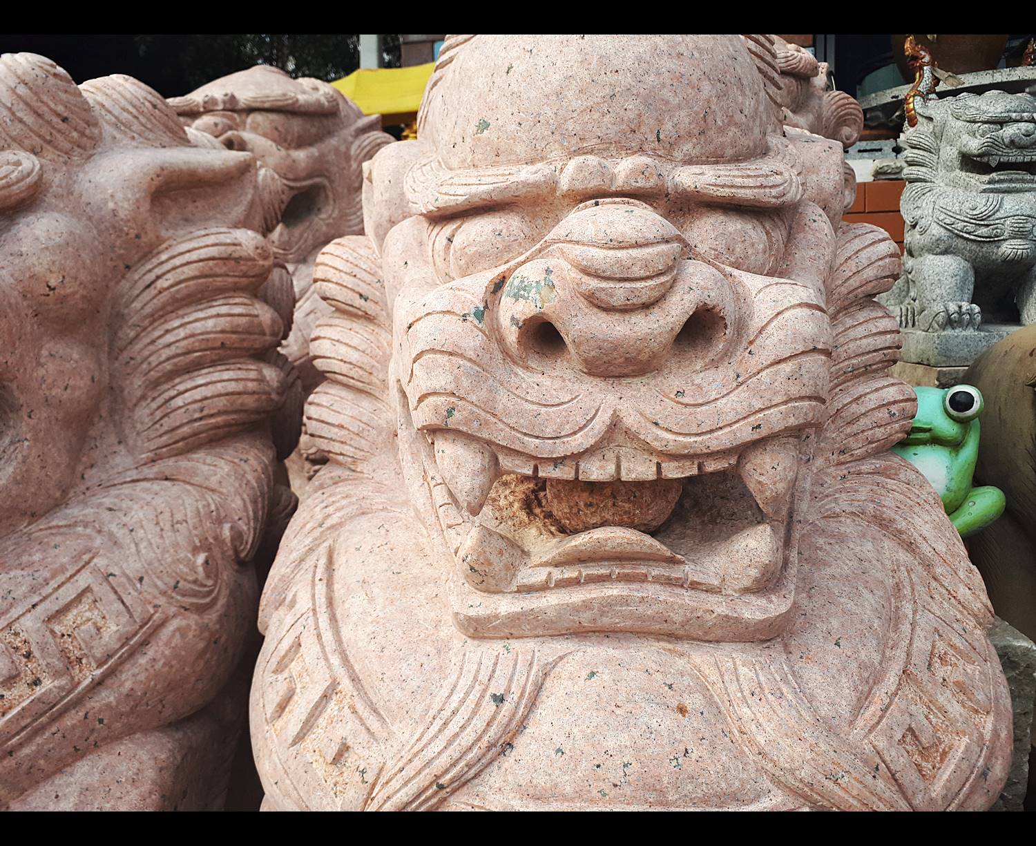 รูปปั้น รูปหล่อ สิงห์โตจีน หินแกรนิต (กว้าง52ซม ยาว70ซม สูง100ซม)