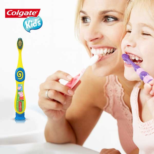 แปรงสีฟันสำหรับเด็กพร้อมฐานตั้งสูญญากาศ Colgate PJ Masks Kids Toothbrush with Suction Cup (Pack of 2)