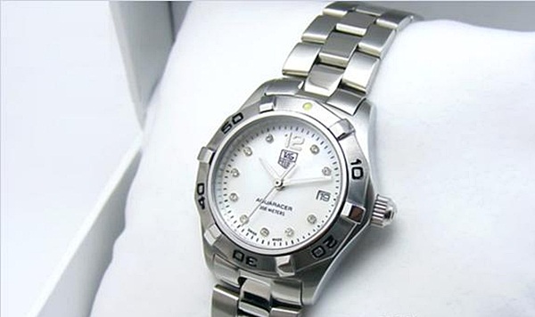 นาฬิกา Tag Aquaracer 300 Meter Dimond Dail 27 mm. สีเงิน สายเลสสีเงิน หน้าปัดมุกสีขาว
