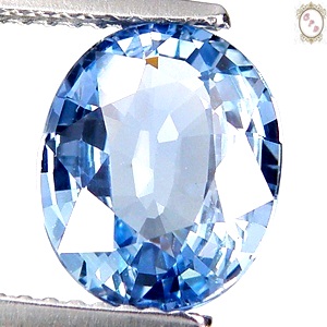 พลอยไพลิน เป็นพลอยสดไม่เผาไม่อบ (Unheated Blue Sapphire) รูปไข่ หนัก 3.32 กะรัต ขนาด 8.12x9.88x4.38 มิล สีฟ้าอ่อน สวย เรียบ เนื้อสะอาด รูปร่างสวย