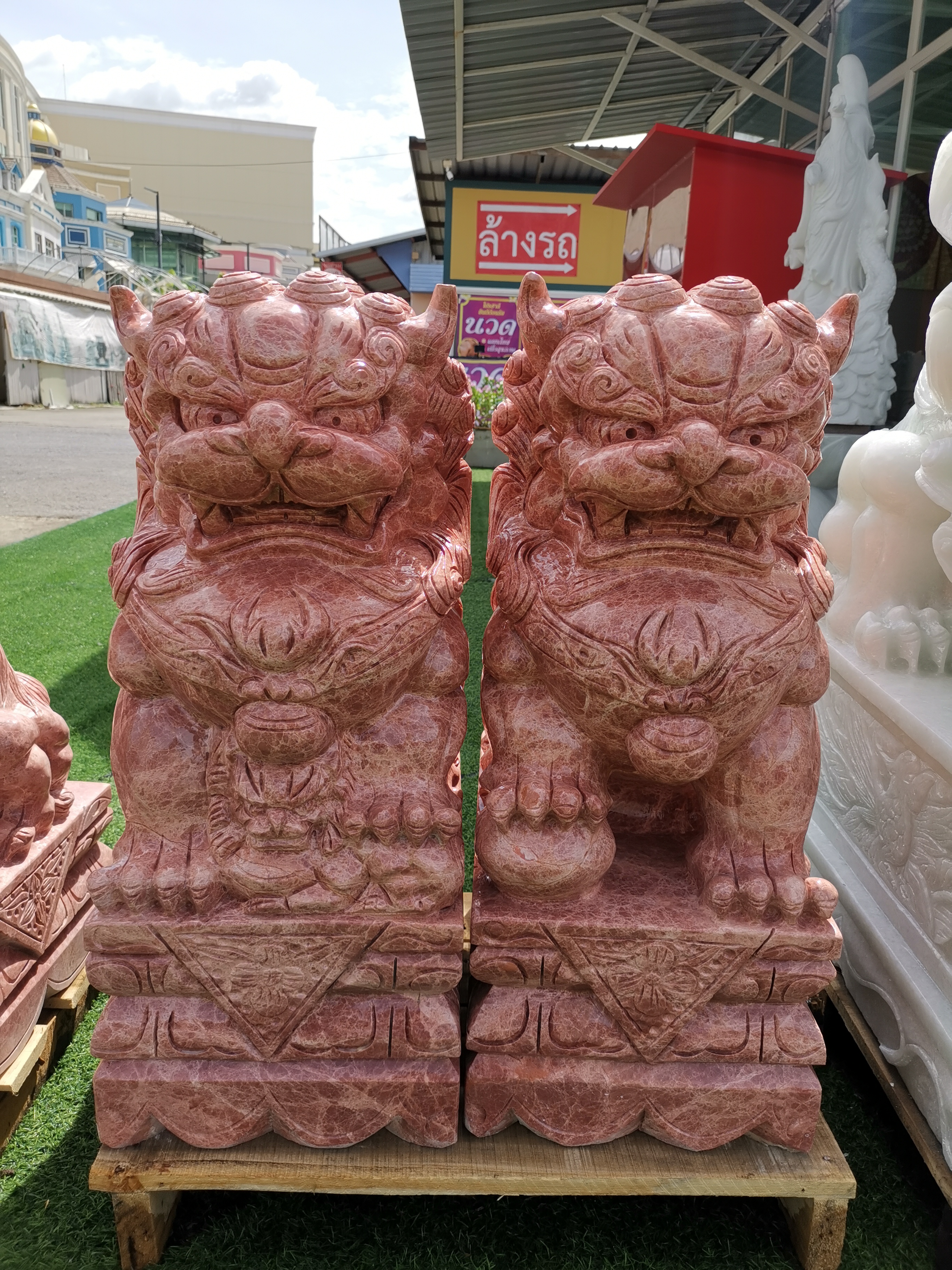 สิงโตหินอ่อนแดง ขนาดสูง 80 เซนติเมตร