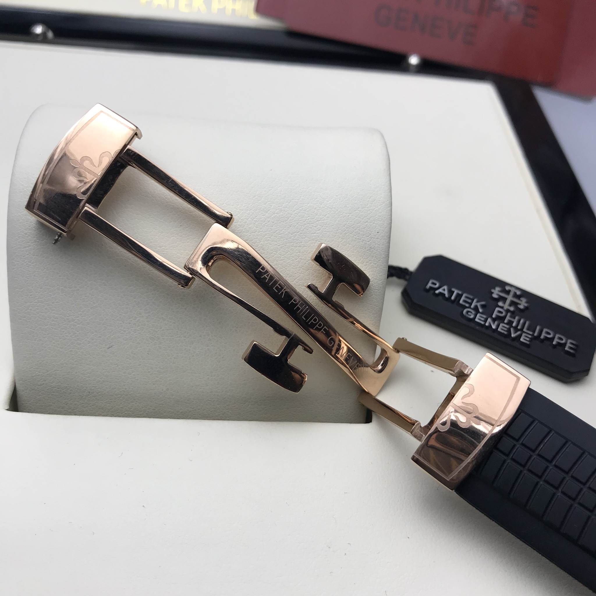 นาฬิกา Patek Philippe Aquanaut Travel Time Reference 5164R หน้าดำขอบพิ้ง