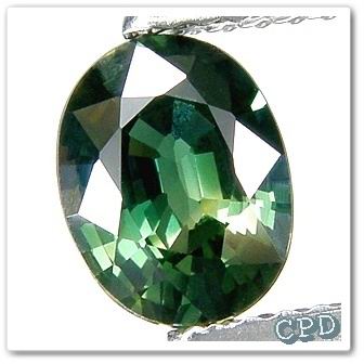 พลอยเขียว Green Sapphire มรกตบางกะจะ รูปไข่ 1.12 กะรัต สีเขียวเข้ม ไม่ดำ เนื้อใสสะอาด มีแถบสีบ้างเล็กน้อย ไฟดี เจียระไนสวย จากเขาพลอยแหวน