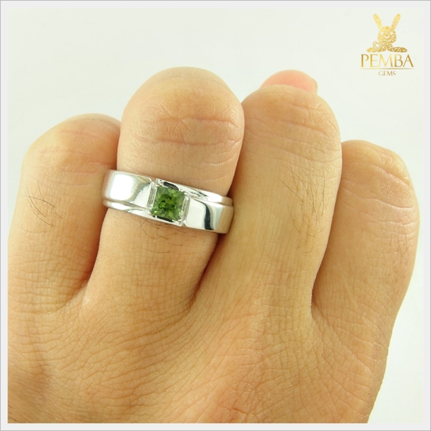 แหวนเขียวส่องแท้ เงินแท้925 ชุบทองคำขาว แหวนพลอยเขียวส่องบางกะจะ