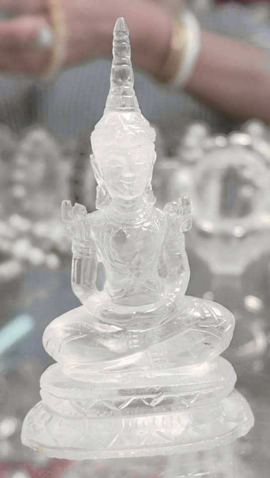 รูปหล่อ พระพุทธรูป พระแก้วใส ปางทรงเครื่องพระจักรพรรดิ์ แกะสลักจากแก้วโป่งข่ามแท้ (สูง4.5นิ้ว หน้าตัก2นิ้ว) (ขายปลีก ขายส่ง)