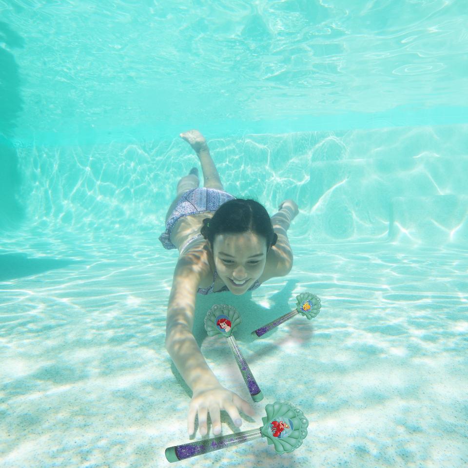 คฑาดำน้ำสุดน่ารัก SwimWays Disney Princess Ariel Glitter Dive Wands (Pack of 3)