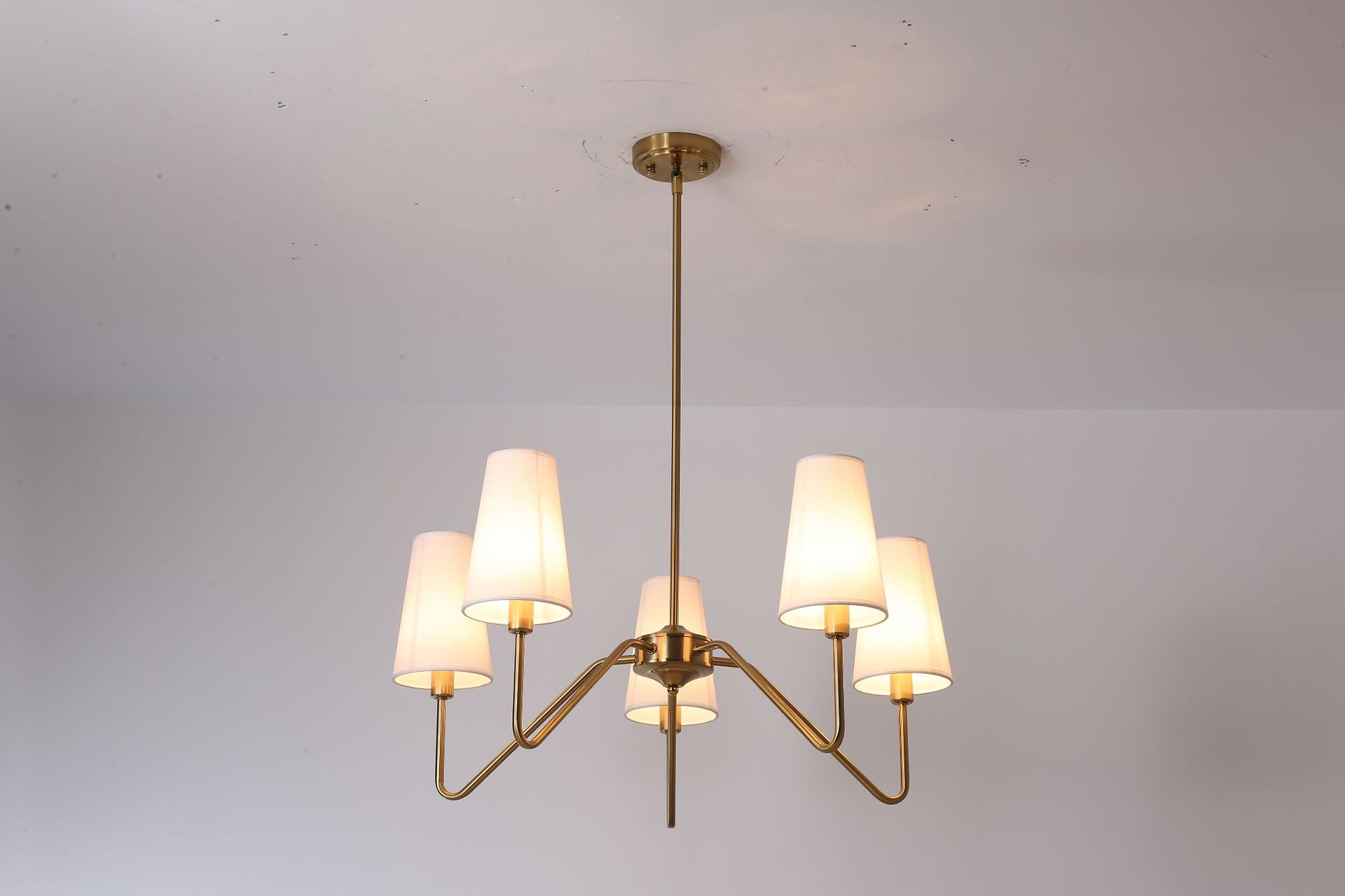 โคมไฟแขวนเพดานโครงเหล็กสไตล์อเมริกันหัวโคมทรงกรวยผ้าสีขาว [RN-6813]