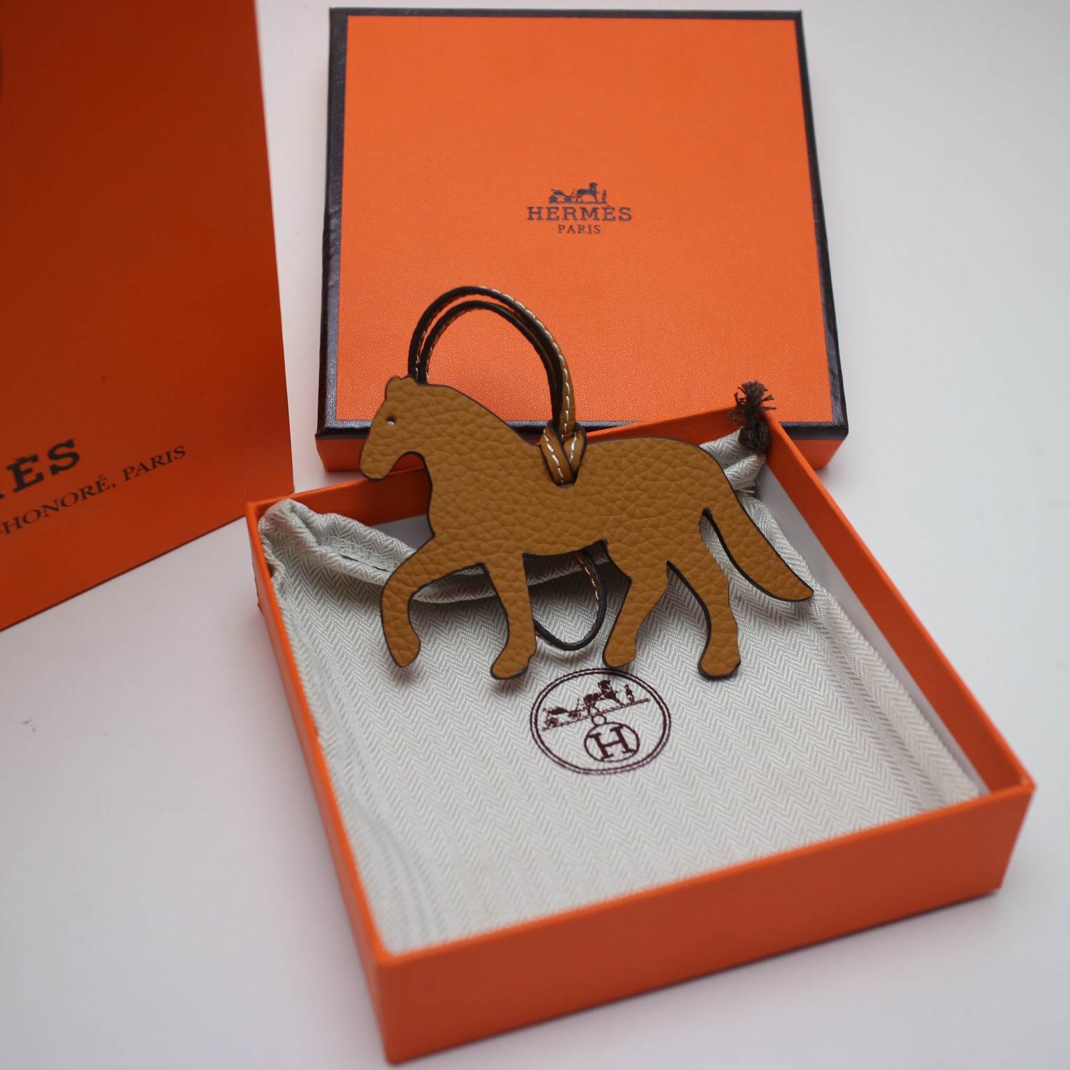 ที่คล้อง ที่ห้อย กระเป๋า hm togo leather รูปม้า มีหลายสี สต๊อกเปลี่ยนตลอดสอบถามได้ค่ะ