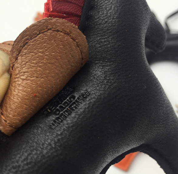 ที่ห้อยกระเป๋า hm charm รูปตัวม้า มีหลายสีสต๊อกเปลี่ยนตลอดสอบถามได้ค่ะ