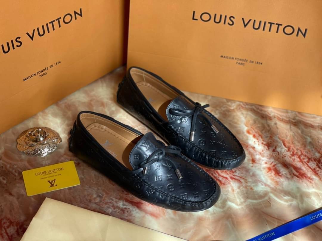 รองเท้า lv loafer มีหลายแบบกดดูเพิ่มด้านใน