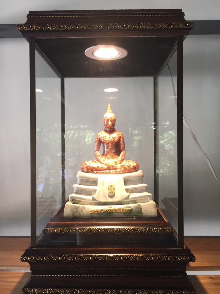 ตู้กระจก ตู้โชว์ ครอบใส่ พระ (มีไฟส่องสว่าง) (ขนาด สูง14นิ้ว ลึก8นิ้ว กว้าง10นิ้ว) - (งานสั่งทำพรีออเดอร์ใช้เวลา 4-5วัน)