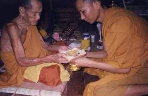 ล็อกเก็ต โครตขุนแผน (ด้านหน้ายันต์นะอกแตก) หลังฝั่งผงมวลสาร แม่โยนี ตะกรุด ปลัดขิก (เมตตา เสน่ห์ ลาภ) #รับประกันแท้ - หลวงปู่อุดมทรัพย์(พระอาจารย์จ่อย) วัดเวฬุวัน จ.ศรีสระเกษ จัดสร้างและดำเนินการปลุกเสก