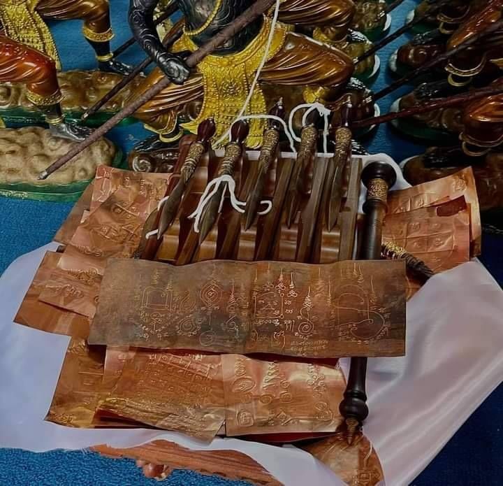 มีดหมอ มงคลฟ้าครอบจักรวาล (ใบมีดตีจากเหล็กอาถรรพ์300ชั้น) หัวด้าม-ท้าวเวสสุวรรณ เนื้อสัตตะโลหะ (ปลอก-ไม้สาธร รัดหวาย4เส้น) ปี2564-2565 #ปลุกเสก9พิธี #รับประกันแท้