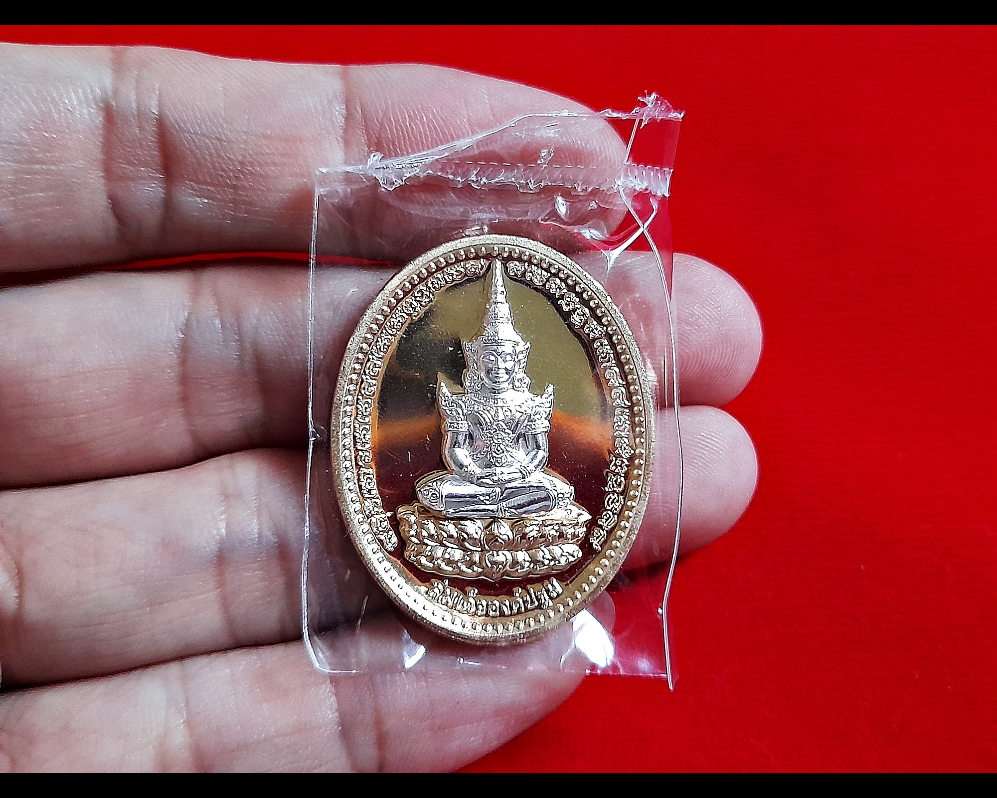 เหรียญสมเด็จองค์ปฐม ยิ้มรับทรัพย์ ปาง สมาธิทรงเครื่องพระจักรพรรดิ หลังยันต์เกราะเพรช เนื้อทองทิพย์ องค์พระเนื้อเงิน(หน้ากาก) ##พิมพ์ใหญ่ ปี2564 #รับประกันแท้ ตอกโค็ด ตอกเลข (สุ่มเลข) - หลวงพ่อเล็ก วัดท่าขนุน (ปลุกเสก พิธีเข้ากรรมฐาน