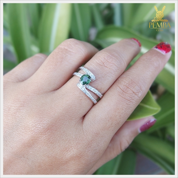 แหวนเขียวส่องแท้ บางกะจะ เงินแท้925 ดีไซน์สวยเก๋มีสไตล์ แหวนพลอยแท้