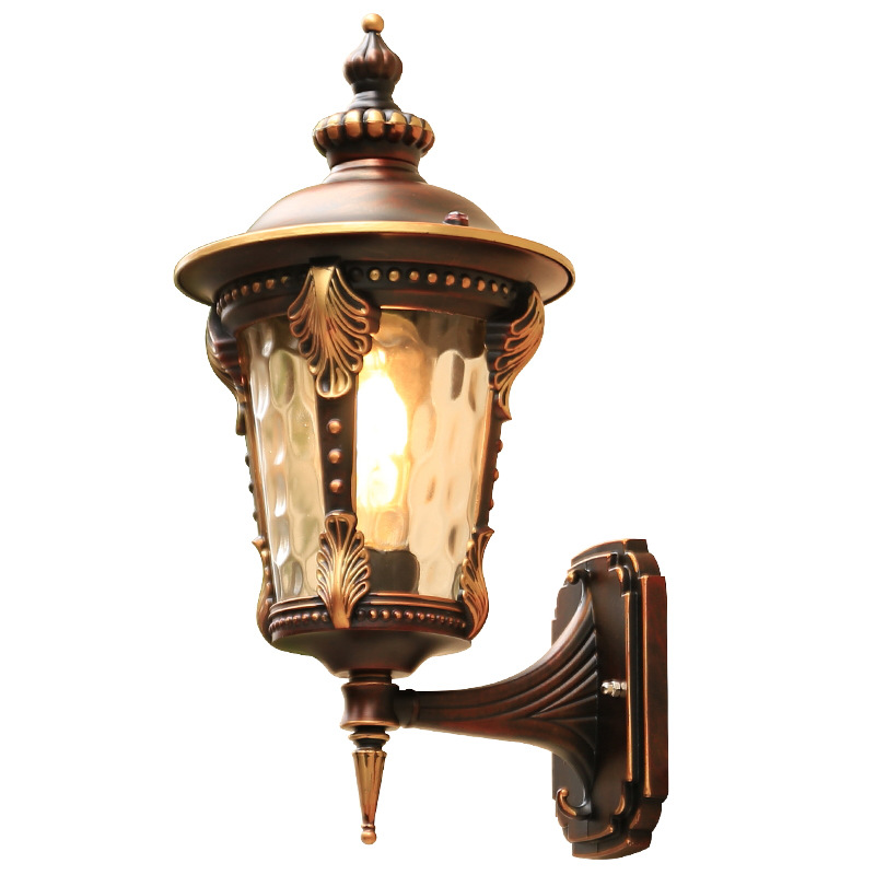 โคมไฟติดผนังภายนอก Lantern Style คลาสสิกยุโรป ตัวโคมโทนสีบรอนซ์ทองพร้อมกระจกลายหยดน้ำ [VC-79]