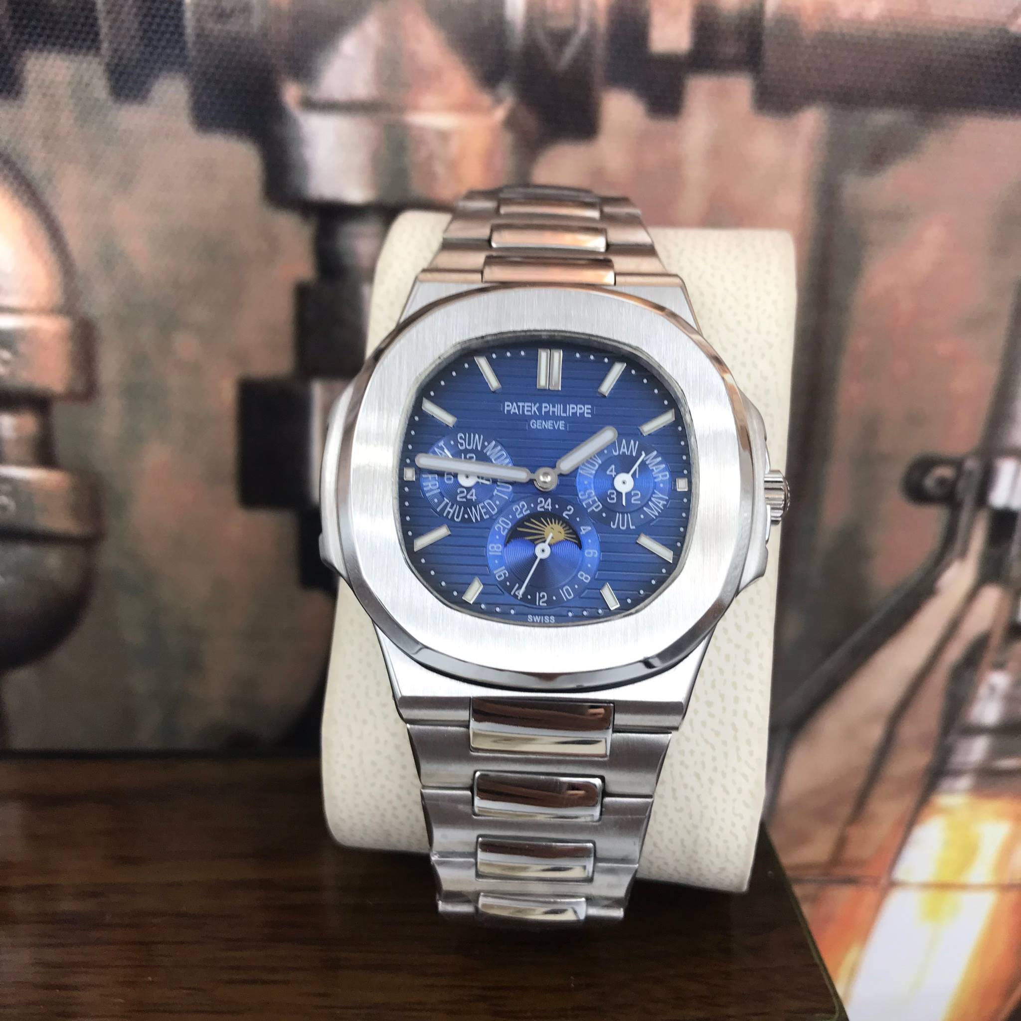 นาฬิกา Patek Philippe รุ่น Men's Nautilus Chronograph สีเงิน สายเลสสีเงิน หน้าปัดสีน้ำเงิน