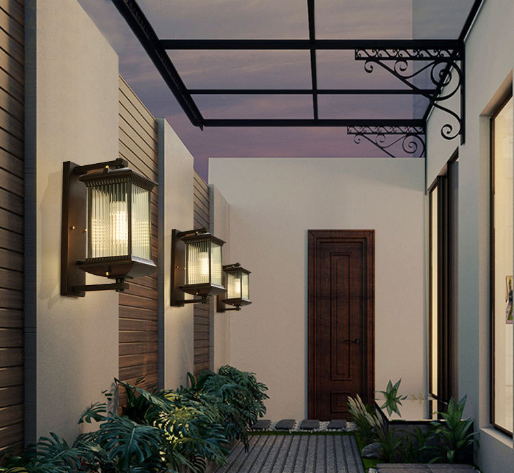 โคมไฟติดผนังภายนอกติดระเบียง ทรงสี่เหลี่ยมสีดำสไตล์ยุโรปโมเดิร์น [VC-01]