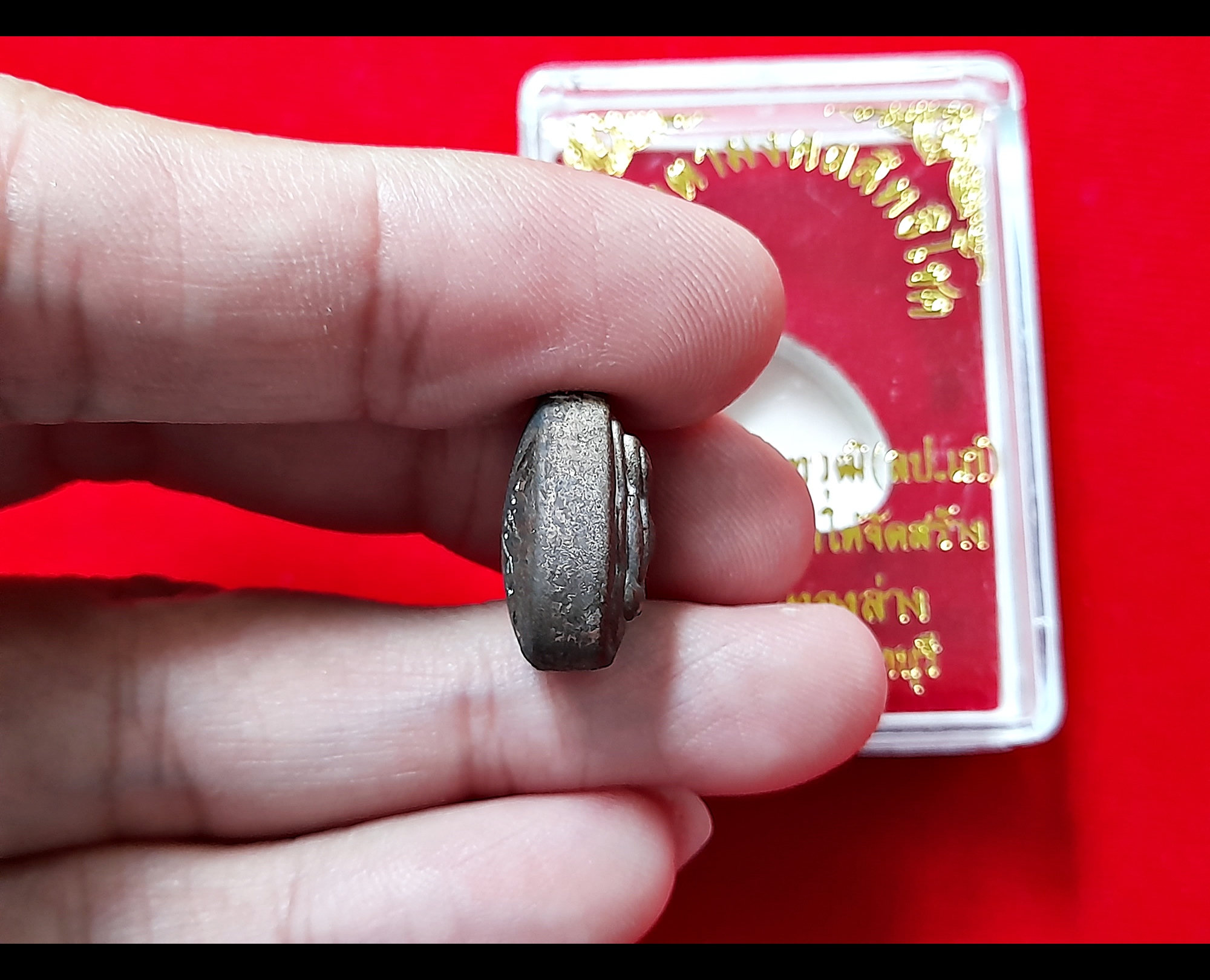 พระปิดตา (พิมพ์หลวงปู่ศุข วัดปากคลองมะข่ามเฒ่า) (หลัง ตอกโค็ดใบโพธิ์) เนื้อโลหะชนวน อุดบรรจุกริ่ง + ตะกรุด เนื้อชินตะกั่ว ถักเชือก ปี2553 #รับประกันแท้และทัน - ปลุกเสกโดย (หลวงปู่เก๋ วัดปากน้ำ / หลวงพ่อเพี้ยน วัดเกริ่นกฐิน / หลวงพ่อพูล วัดไผ่ล้อม / หลวงพ่