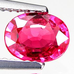 ทับทิม Ruby รูปไข่ 1.16 กะรัต ขนาด 5.6x7.3x2.9 มิล สีแดงอมชมพูบานเย็น เนื้อสะอาด 80-85% ขึ้นไป รูปร่างสวย เจียระไนสวย จากโมซัมบิค (เผาธรรมชาติ) TGL