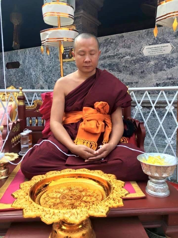 พระกริ่ง ทรงเครื่อง จักรพรรดิ ล้านนา รุ่นแรก เนื้อนวะโลหะ แก่ทองคำ ปี2559 #รับประกันแท้