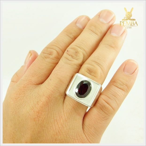 แหวนโกเมนแท้ เงินแท้925 ชุบทองคำขาว เรียบๆ เสริมอำนาจบารมี