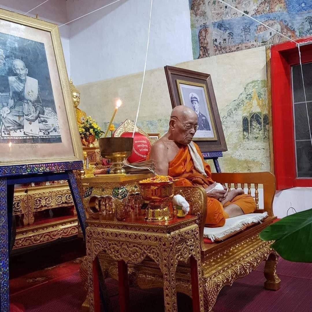 พระขรรค์ (ขนาดพกพายาว 1.5นิ้ว) เนื้อชุบทอง ปี2564 - หลวงปู่ศุข วัดปากคลองมะขามเฒ่า