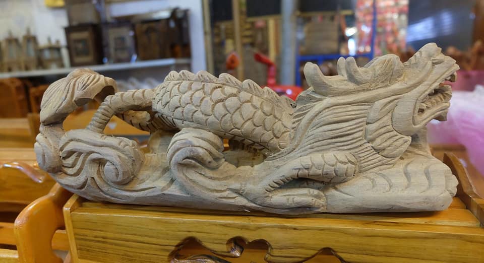 มังกร แกะจากไม้สักธรรมชาติ (ยาว14นิ้ว)