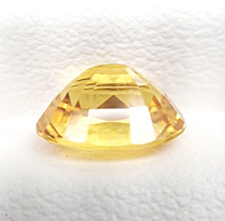 Yellow Sapphire พลอยเนื้อแข็งบางกะจะ จันทบุรี รูปไข่ หนัก 1.54 กะรัต ขนาดตามใบเซอร์ 5.8x7.86x4.13 มิล สีเหลืองทอง สีเปิด สีหวานสวย ไฟดีมาก