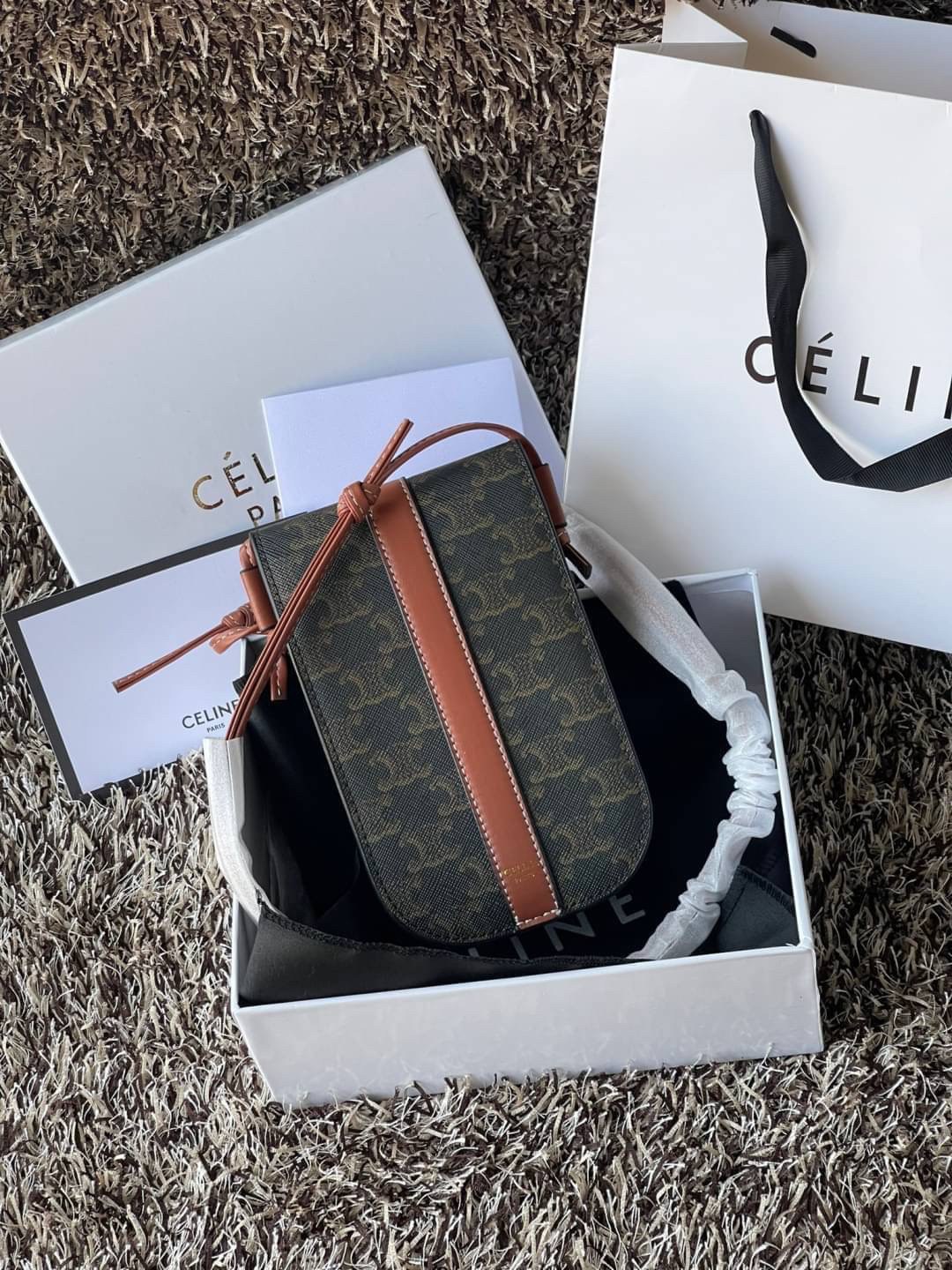 Celine Phone Pouch in Triomphe Canvas (แอดไลน์ก่อนสั่งซื้อ)
