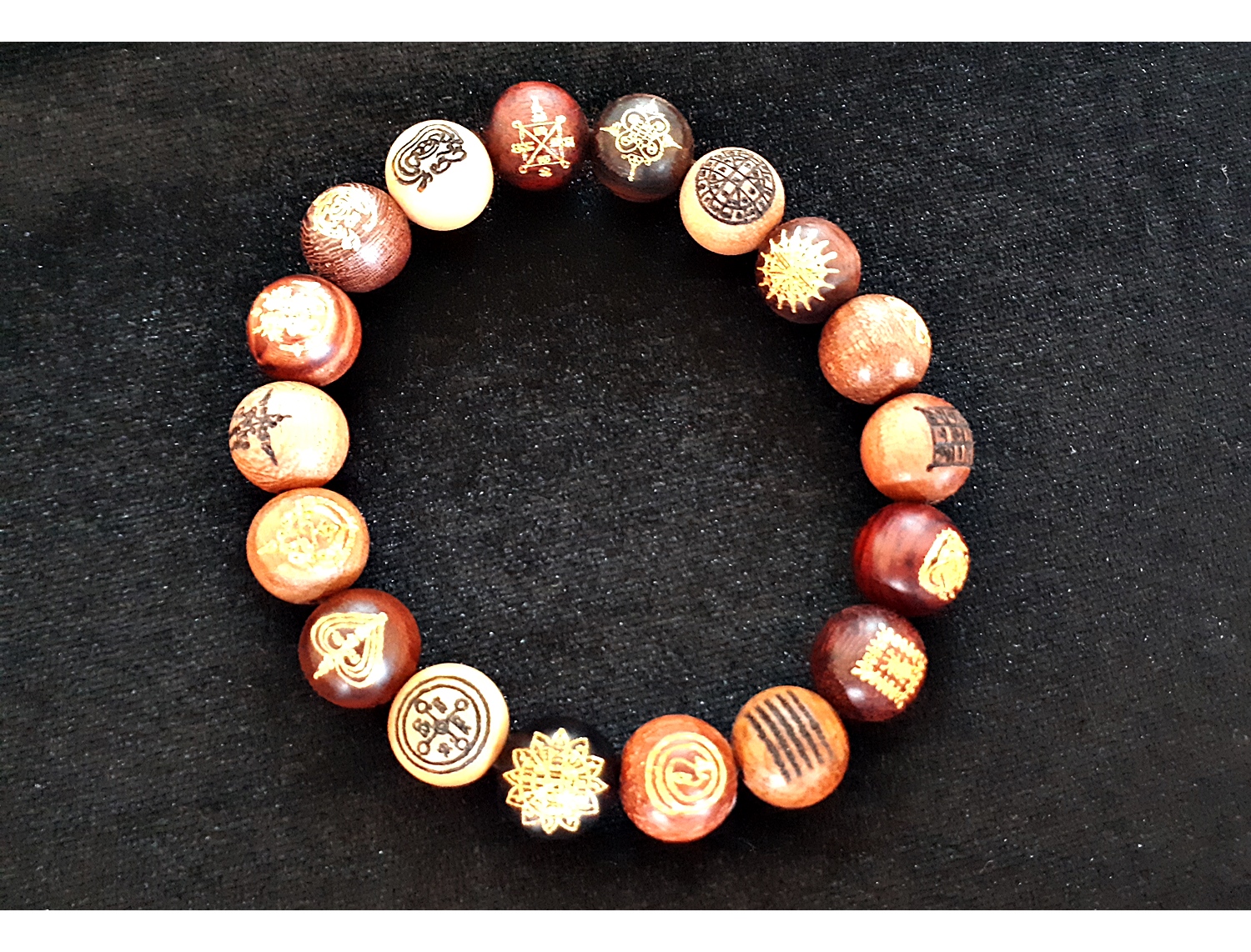 ประคำ ข้อมือ (รวมไม้มงคล) (สลักรวมยันต์ ยิงเลเซอร์) (งานสั่งทำ ขายปลีก ขายส่ง)