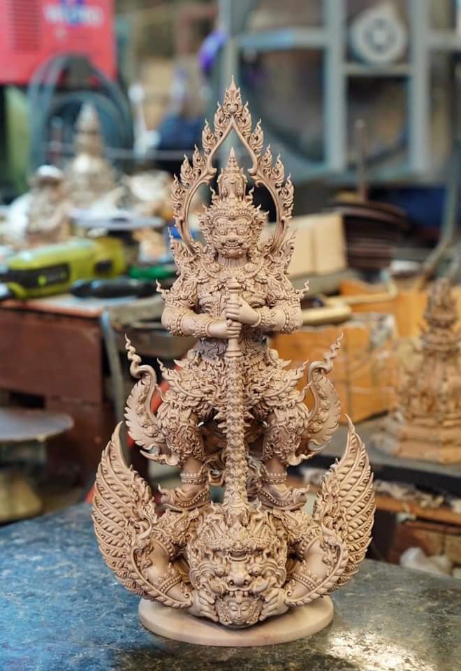 รูปหล่อ ท้าวเวสสุวรรณ ยืนถือกระบอง ทรงบน หลัง ราหู เนื้อทองเหลือง เต็มสูตร งานเน้นรายระเอียดปราณีต (ขนาดสูง16นิ้ว) - (ราหู มี ปีกเป็นครุฑ มี ลำตัวเป็นพญานาค) - (ปลุกเสกฤกษ์ เสาร์5 ปี2563)