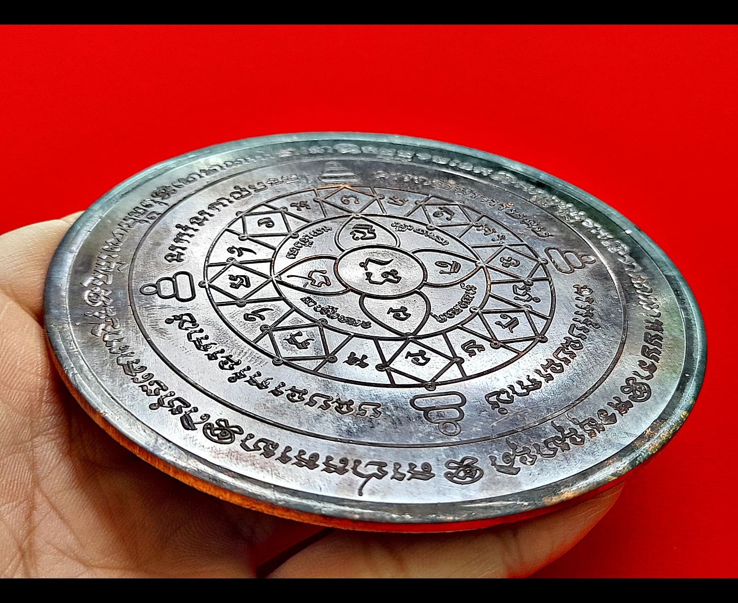 แผ่นยันต์รองกระถางธูป (ขนาดใหญ่4นิ้ว หนา2มิล) เนื้อนวะ(มีส่วนผสมของทองคำ) ปี2564 (ใช้ใส่ในกระถางธูปเพื่อเสริมการบูชาข้อพร) #รับประกันแท้