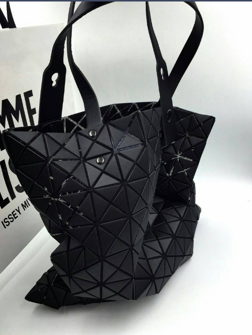 พร้อมส่ง กระเป๋า issey 10x10 รุ่นใหม่ สีดำด้าน