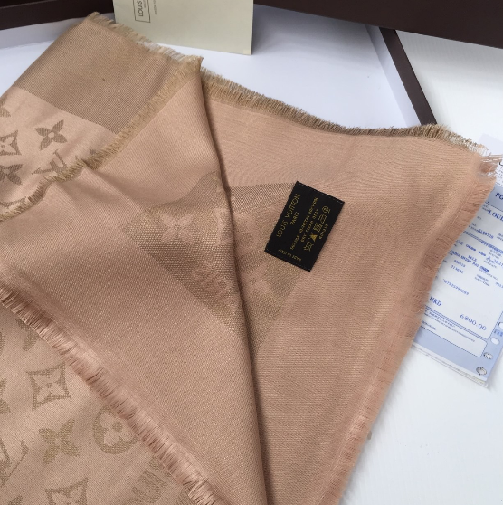 ผ้าพันคอ l ผ้าคลุมไหล่ l silk สีครีม